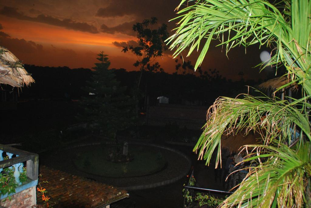 Chitwan Tiger Camp Hotel Sauraha Exterior photo