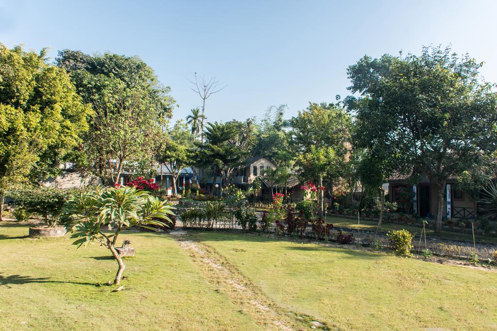 Chitwan Tiger Camp Hotel Sauraha Exterior photo