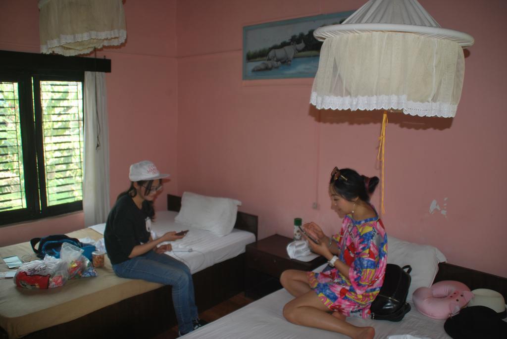 Chitwan Tiger Camp Hotel Sauraha Exterior photo