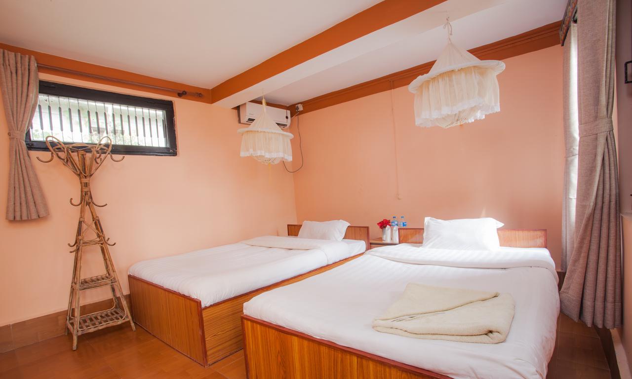 Chitwan Tiger Camp Hotel Sauraha Exterior photo