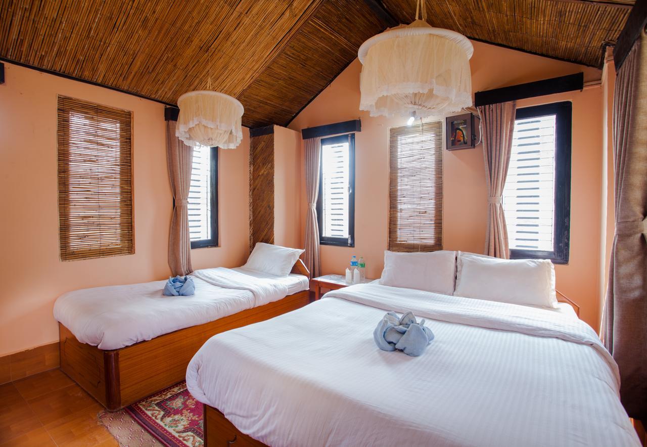Chitwan Tiger Camp Hotel Sauraha Exterior photo