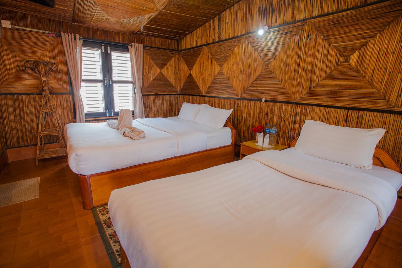Chitwan Tiger Camp Hotel Sauraha Exterior photo
